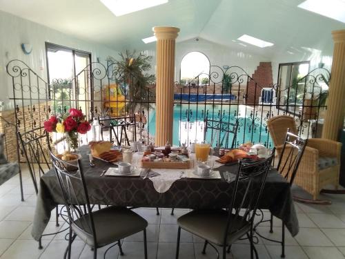 Le May-sur-Evre Bed & Breakfast | Discover Chez Michel et Josette: Oceanfront Bliss Awaits