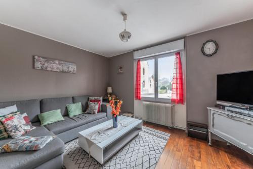 Bourbon-Lancy House | Chez Mimi: Pet-Friendly Retreat with Family Amenities