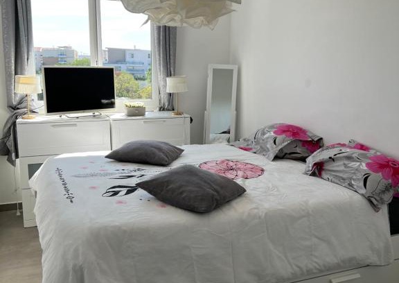 Decines-Charpieu House | Cozy Stay Near Groupama Stadium for Budget Travelers