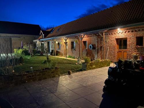Frevillers Bed & Breakfast | Chez Mumu: Family-Friendly Retreat with Pool and Hot Tub