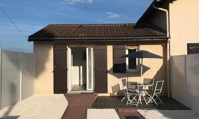 Saint-Andre-de-Cubzac Apartment | Family-Friendly Getaway at Chez Nath et Chris