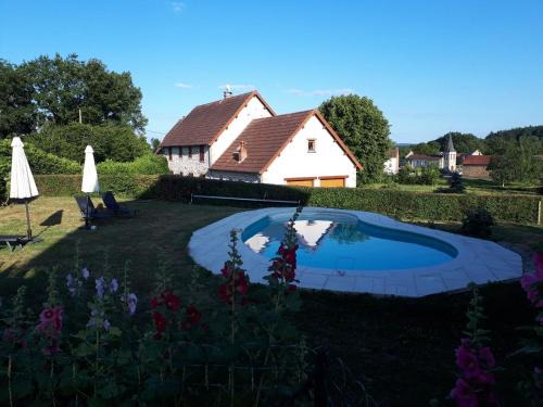 Saint-Marc-a-Frongier House | Cozy Stay at Chez Nathalie Et Jean Claude with Ocean View