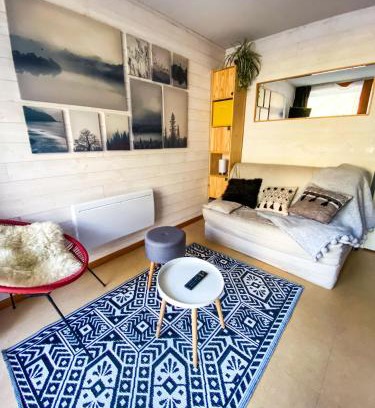 Termignon Apartment | Beachfront Escape at Chez Nello et Zia - Pet Friendly Stay