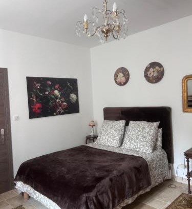 Roquemaure Bed & Breakfast | Relax at Chez Nelly: Countryside Getaway Near Toulouse
