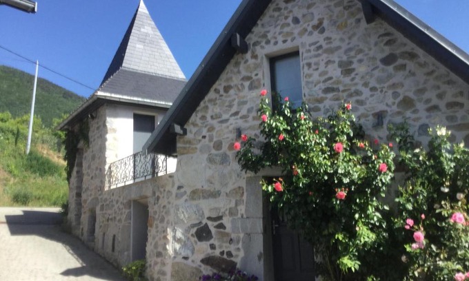 La Salle-en-Beaumont Bed & Breakfast | Delightful Stay at Chez Nicole: Family-Friendly Retreat
