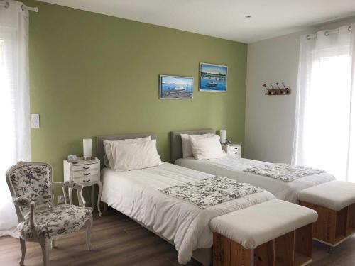 Mios Bed & Breakfast | Cozy Retreat at Chez Pascale et Patrick - Kid Friendly Stay
