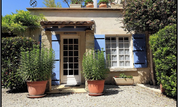 Rognonas Cottage | Cozy "Chez Pauline" Gite: Pool & Ocean Views Near Avignon