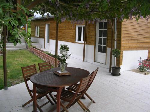 Saint-Aubin-sur-Quillebeuf Bed & Breakfast | Discover Family-Friendly Comfort at CHEZ PIMLINE