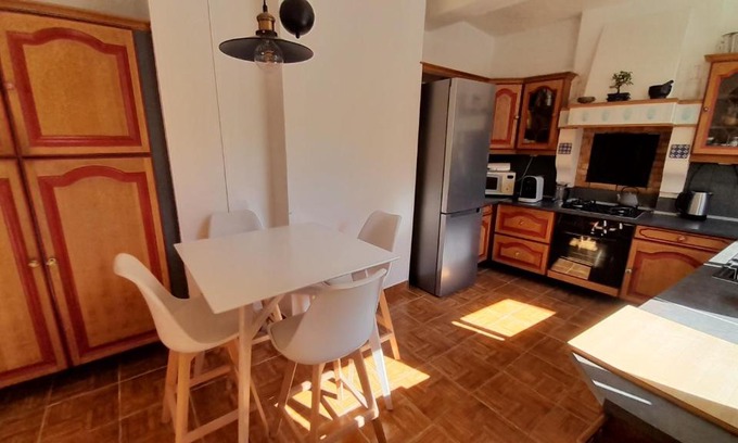 Sezanne House | Pet-Friendly Getaway at Chez Thomas with High Guest Ratings