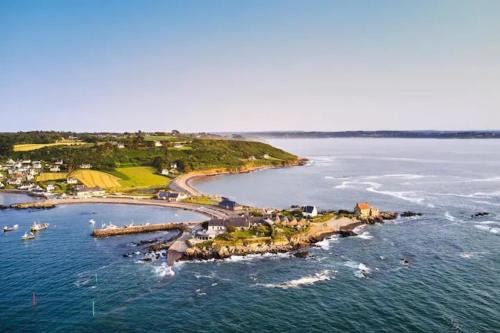 Tredrez-Locquemeau House | Family-Friendly Retreat at Chez VICTOR le pêcheur - Rated 9.1