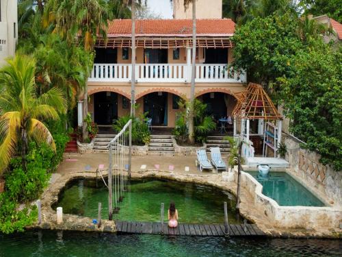 Puerto Aventuras Hotel | Relax at Chez Waffle Hotel with Oceanfront Pool Views