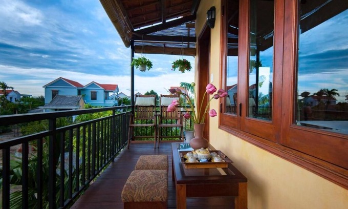 Tra Que Vegetable Village House | Chez Xuan Boutique House: Family-Friendly Stay with Dining