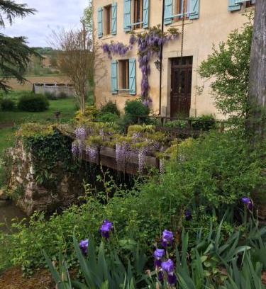 Samouillan Bed & Breakfast | Relax at ChezLeMoulin Bed and Breakfast with Ocean Views