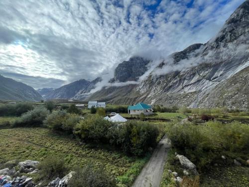 Khoksar Apartment | Discover Chhatru Valley Stays: 9.3 Rating & Pet-Friendly!