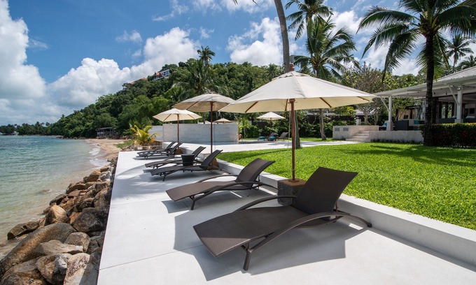 Bang Po Villa | Chi Beachfront Pool Villa - Five Bedrooms with Ocean Views
