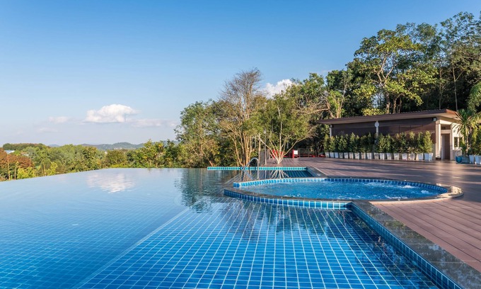 Nang Lae Hotel | Charming Chiangrai Lake Hill Resort with Pool & Restaurant
