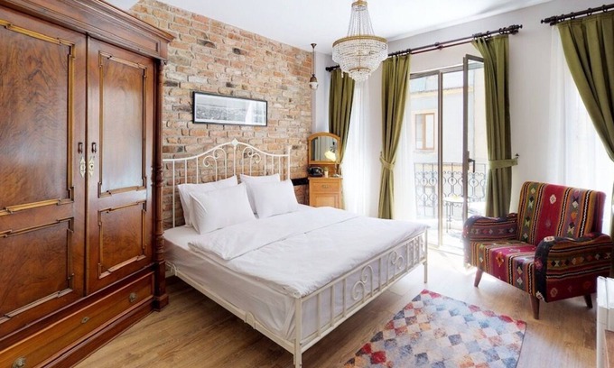Galata Hotel | Chic 1-bedroom hotel with WiFi and AC in welcoming Istanbul