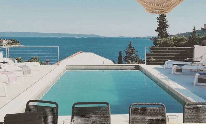 Seget Vranjica Apartment | Elegant Villa Apartment with Pool and Ocean Views Near Trogir