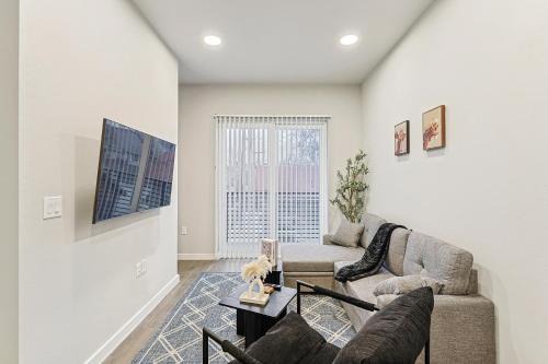 Fort Worth Apartment | Chic 1BD Loft Near Sundance Square with Pool & Gym
