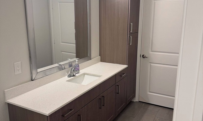 Daytona Beach Apartment | Chic 1BR- 24hr gym, pool & grill Near Beach, Speedway & Stadium
