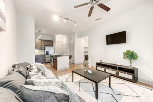 Astrodome Apartment | Stylish 1BR Getaway Near NRG with Pool & Free Parking