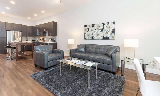 Shoreline West Apartment | Stylish 1BR with Rooftop Terrace and Pool, Rated 10/10