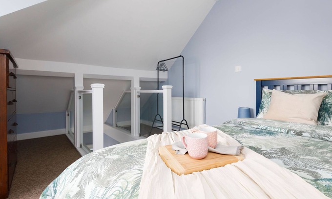 Felpham Apartment | Chic Seafront 2-Bed Retreat with Ocean Views Near Felpham