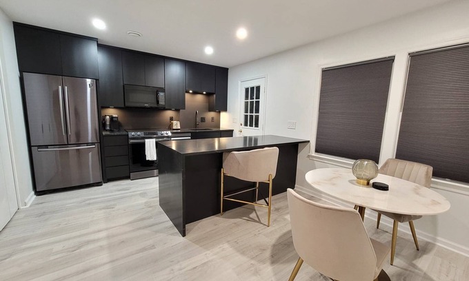 Rosewood Condo | Trendy 2-Bedroom Getaway near Fort Jackson & USC