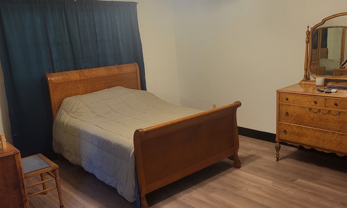 Ransom Apartment | Chic 2-bedroom apartment with AC, WiFi in peaceful Clarks Summit