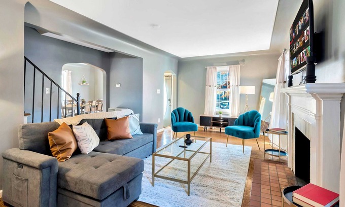 Grosse Pointe House | Chic 2-Story Brick House w/ Office Space