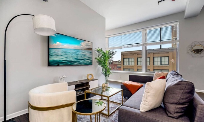 Downtown Kansas City Apartment | Stylish Downtown KC Escape - Perfect for Families & Pets
