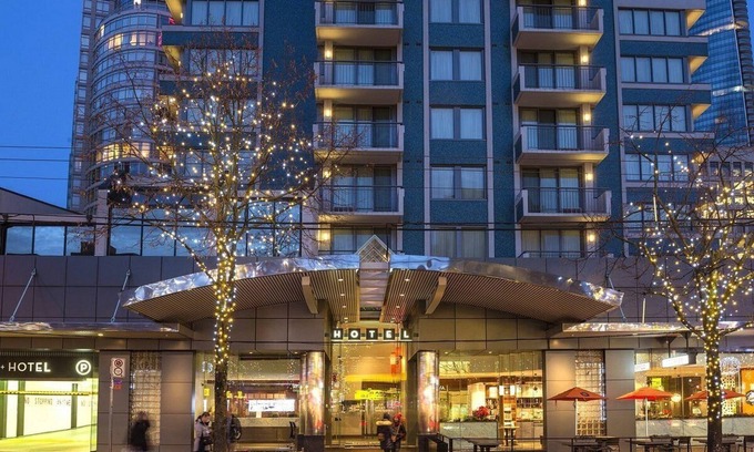 Arbutus Ridge House | Stylish 2BR Suite in Downtown Vancouver with Kitchen