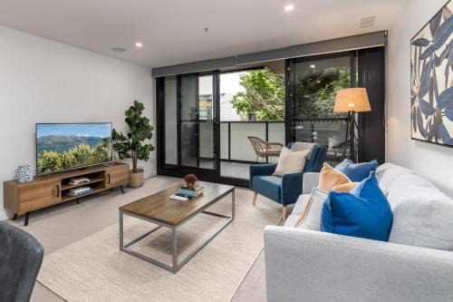Braddon Apartment | Stylish 3-Bed Retreat in Central with Pool and Sauna