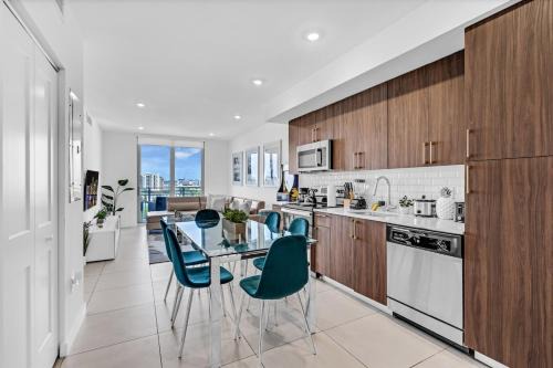 Overtown Apartment | Stylish 3 Bed Retreat Near Brickell with Pool & Ocean Views