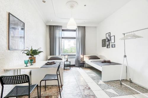Sandhofen Apartment | Stylish 4 Room Apartment in Mannheim, Pet and Child Friendly