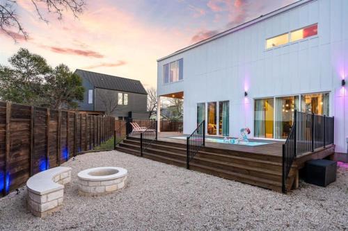 Galindo House | Stylish 4BR Pool House Near South 1st Street & Pet Friendly