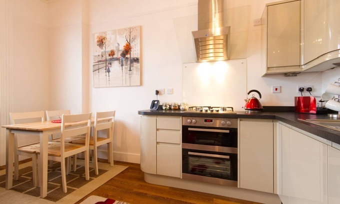Eastbourne Seafront Apartment | Stylish 1st Floor Apartment Steps from Beach & Cafes