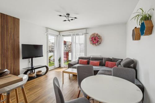 Bezons Apartment | Stylish Apartment with Balcony and Convenient Parking
