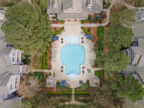 Durham Apartment | Relaxing 2 BD, 2 Bath Retreat with Pool View - Pets Welcome