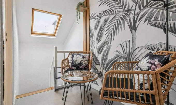 Sainte-Anne - Faubourg Noyon Apartment | Cozy Studio Retreat with Spa and Pet-Friendly Options