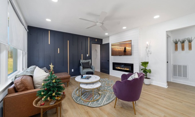 Gastonia House | Stylish Home with Breakfast & Child-Friendly Amenities