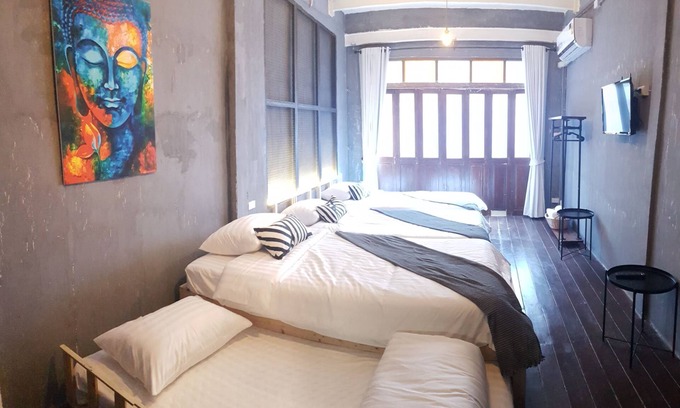 Sathorn House | Stylish Rustic Designer House for 4-6 Guests Near BTS