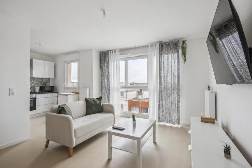 Cergy Apartment | Modern Apartment with Parking and Dining Options