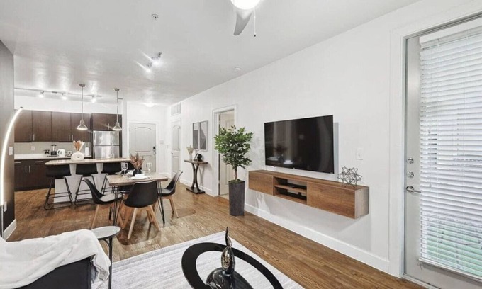 Frisco Apartment | Chic and Stylish 2B near Legacy West Wi-Fi, Fitne