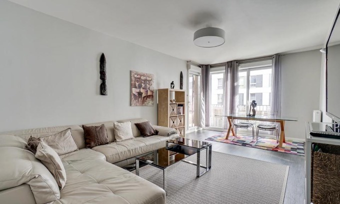 Orly Apartment | Stylish Apartment with Terrace & Parking - 4 Star Rating