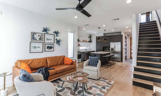 Holly House | Chic Austin Getaway – Brand New w/Rooftop Patio!