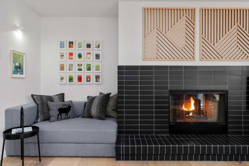 Bend Apartment | Modern Bend Condo with Fireplace & Scenic Forest Views