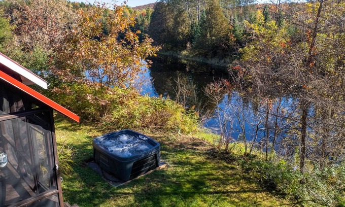 Amherst Ski Chalet | Chic Bohème & Spa: Guest Rated 9.8, Pet Friendly Retreat