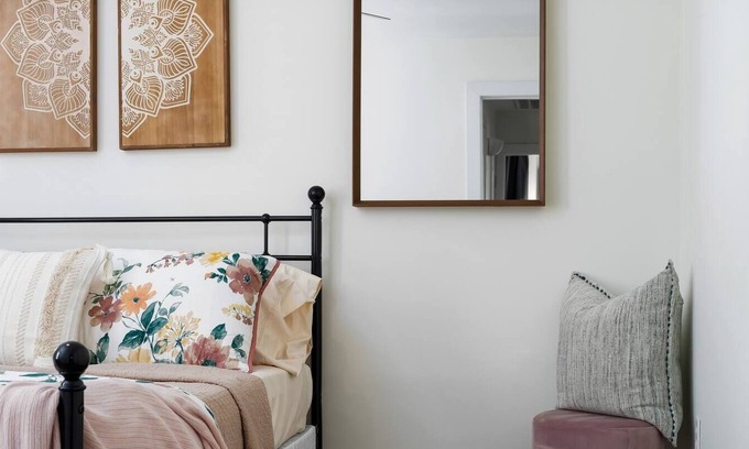 Helena House | Inviting Boho Bungalow - Ideal for Your Weekend Retreat