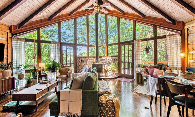 Walnut Mountain Cabin | Stylish Boho Cabin Nestled Among the Trees with Breakfast